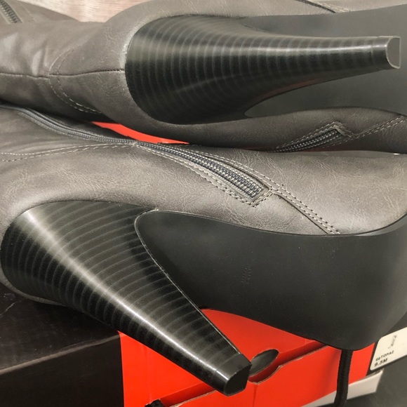 G by Guess Topaz Over the Knee Gray boots 9.5 (WILL SHIP WITHOUT THE BOX) - Picture 9 of 13